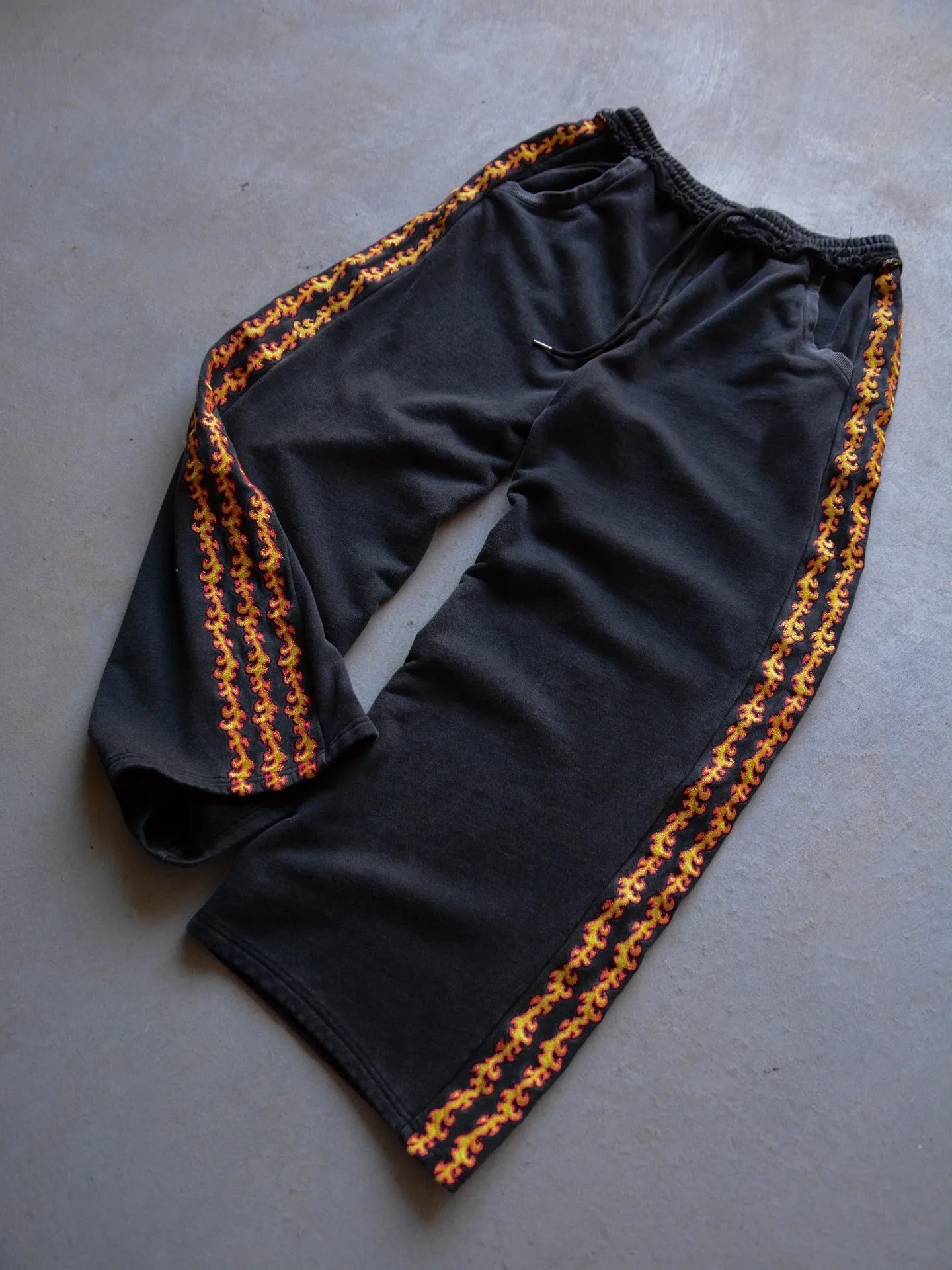 SUN BREATHING GLOWING EMBROIDERY SWEAT SET | DEMON SLAYER