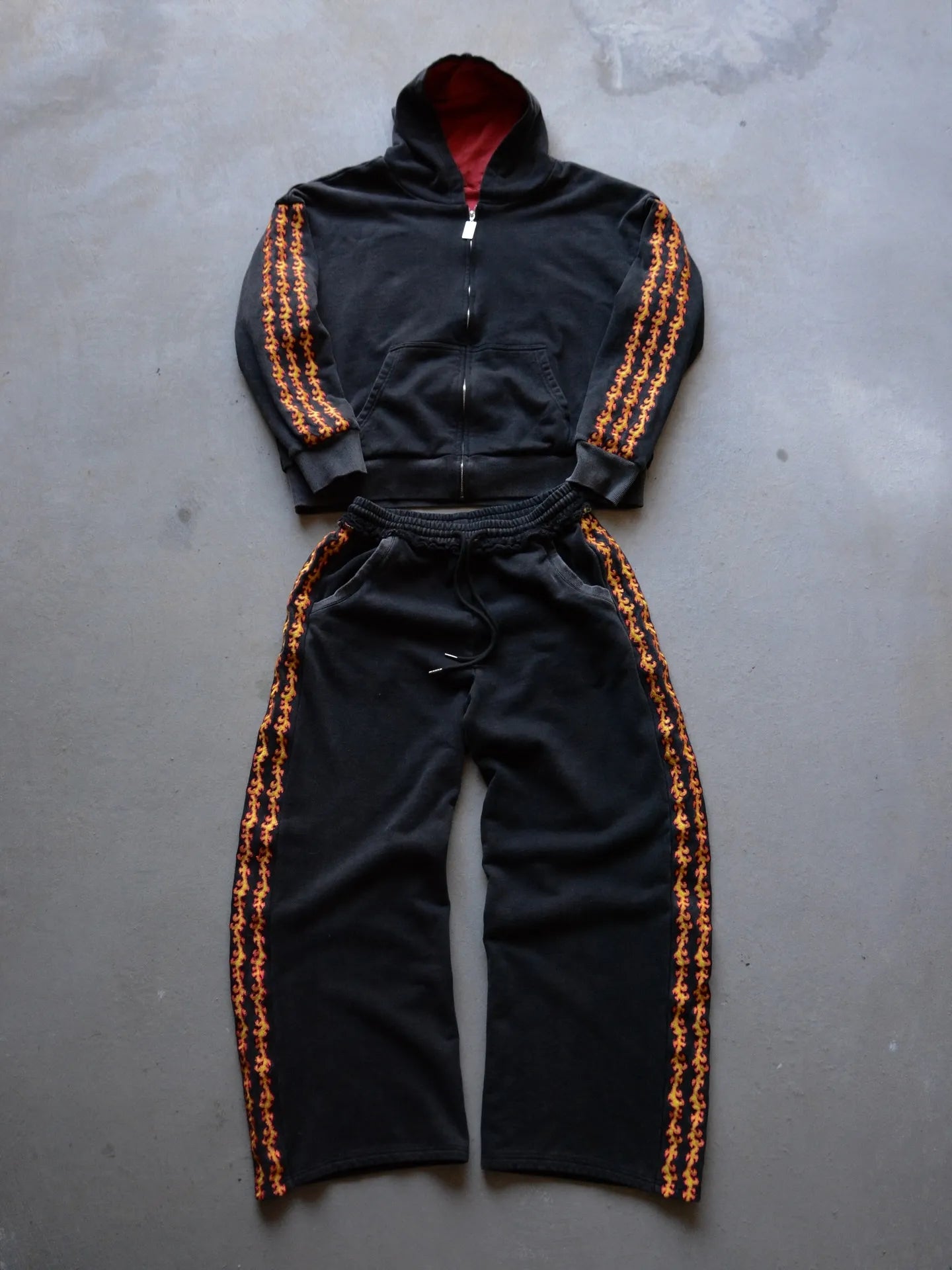 SUN BREATHING GLOWING EMBROIDERY SWEAT SET | DEMON SLAYER
