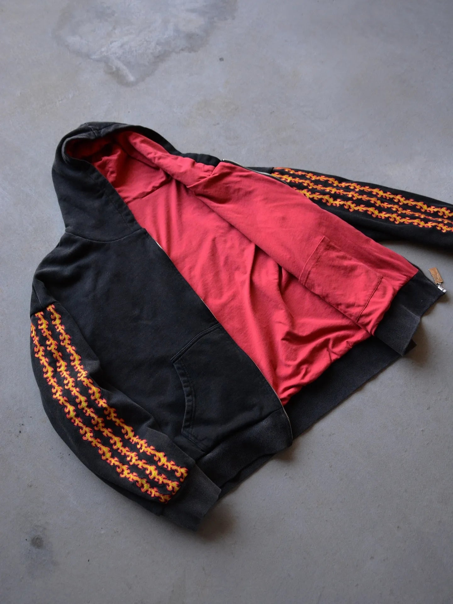 SUN BREATHING GLOWING EMBROIDERY SWEAT SET | DEMON SLAYER